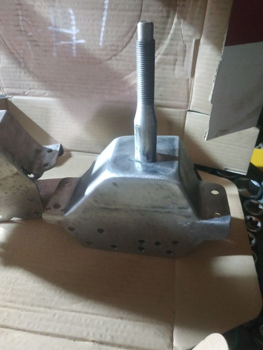 Стакани, опори підрамника Infinity FX35