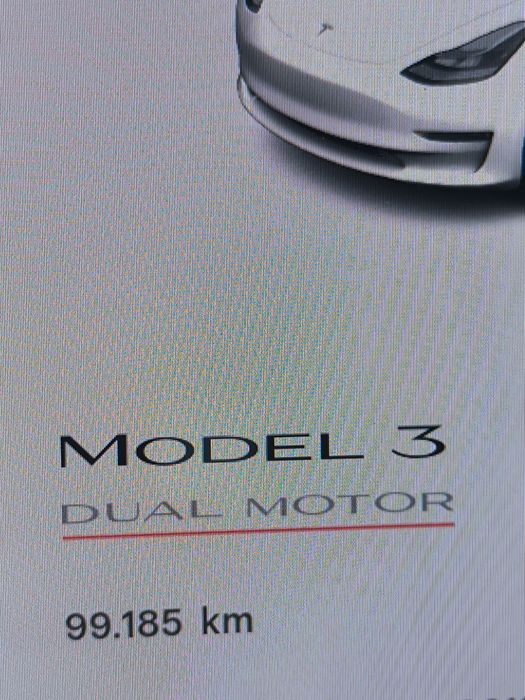 Tesla Model 3 — fotografia 2