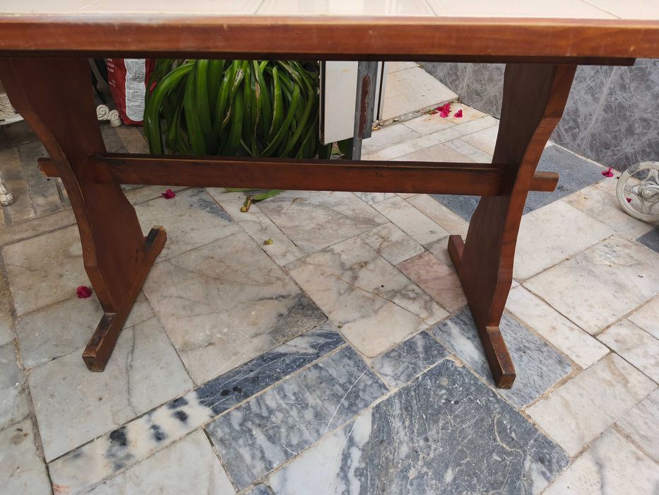 Mesa madeira com azulejos