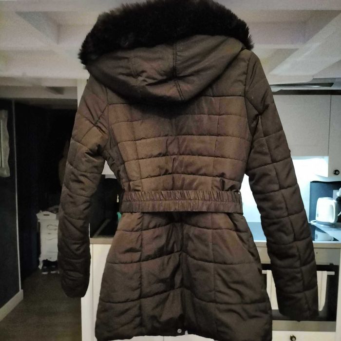 damska czarna kurtka zimowa z kapturem Mohito rozmiar 34