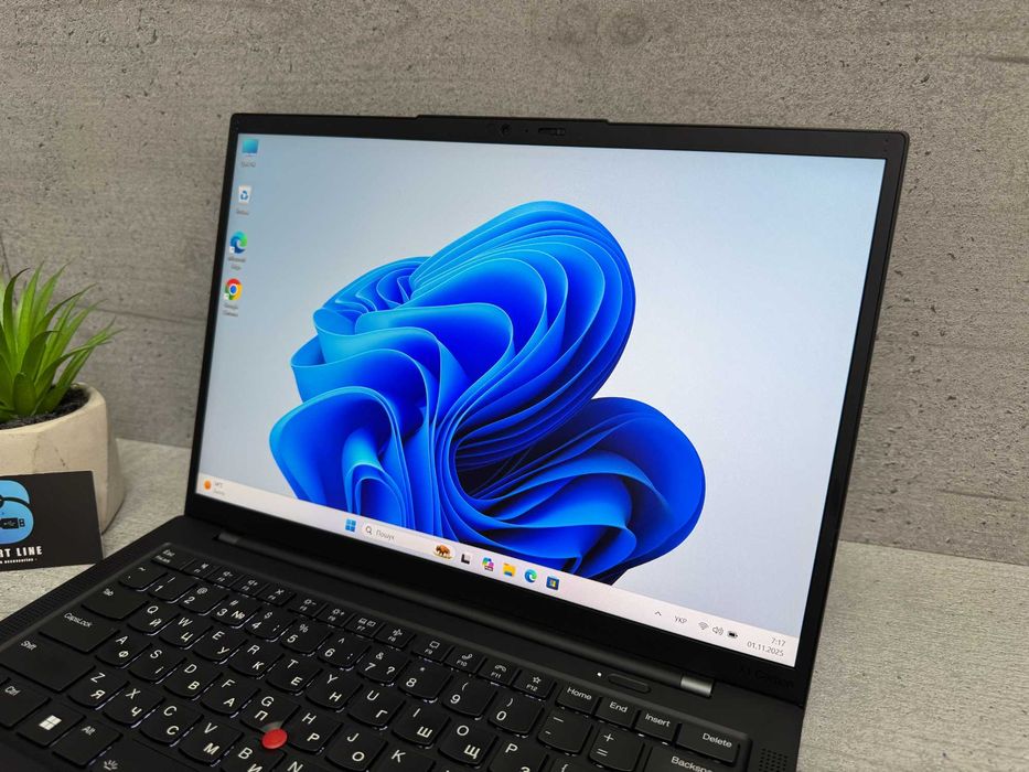 Сенсорний ноутбук Lenovo X1 Carbon Gen 10/i7-1265u/14"/512 ssd/16 ddr5