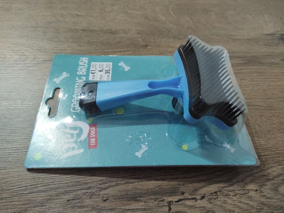 Щетка пуходерка для шерсти кошек и собак с функцией самоочищения.