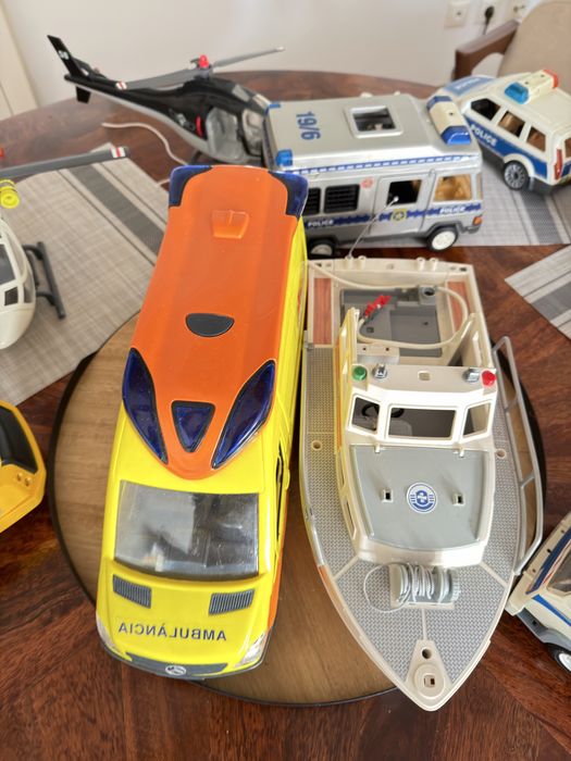 Brinquedos carros de policia, bombeiros, barco, ambulâancia , caminhao do lixo e muito mais