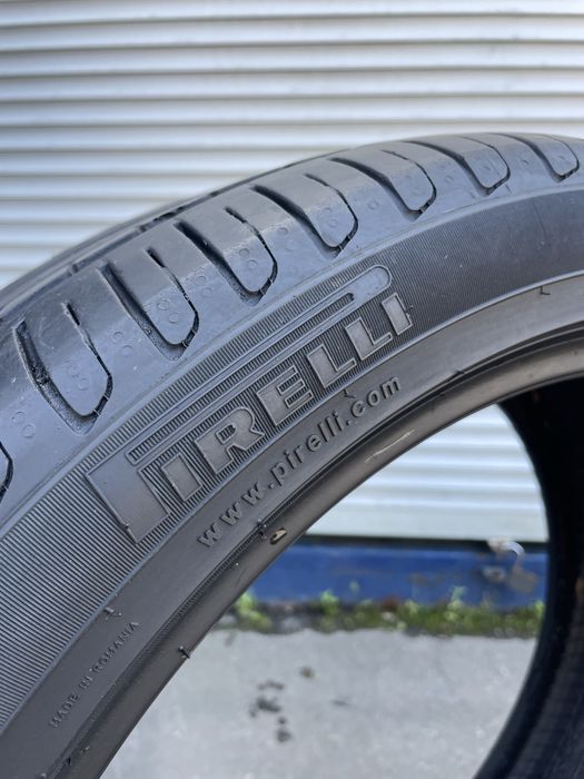 Продам пару шин Pirelli 255/40/20