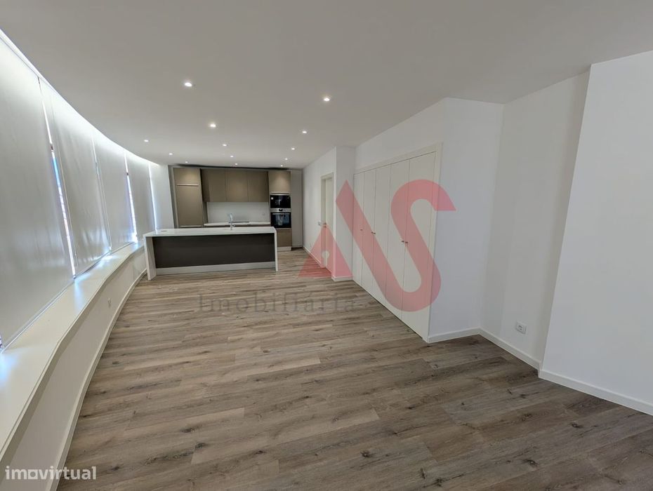 Apartamento T2 completamente renovado com Suíte e Cozinha Open Space |