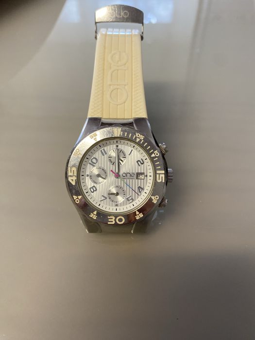 Relógios marca One para venda.