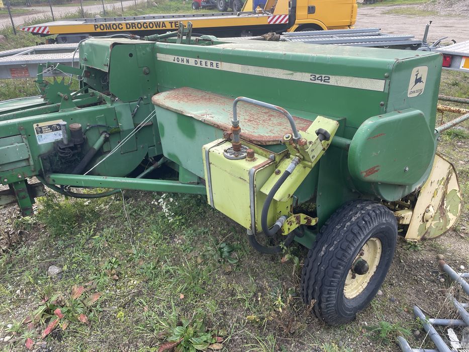 Prasa kostkująca John Deere 342