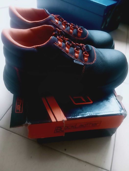 Botas de trabalho praticamente NOVAS