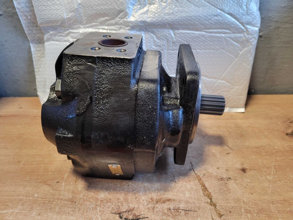 Ładowarka kołowa XCMG ZL50G ZL30 pompa robocza