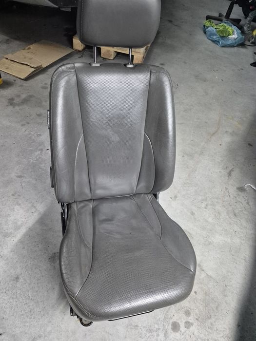 Продам шкіряне водійське сидіння опель віваро,рено трафік ніссан пріма