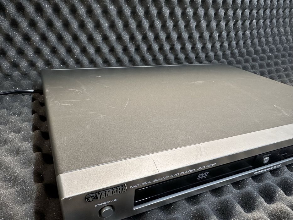 Odtwarzacz DVD Yamaha DVD-S557