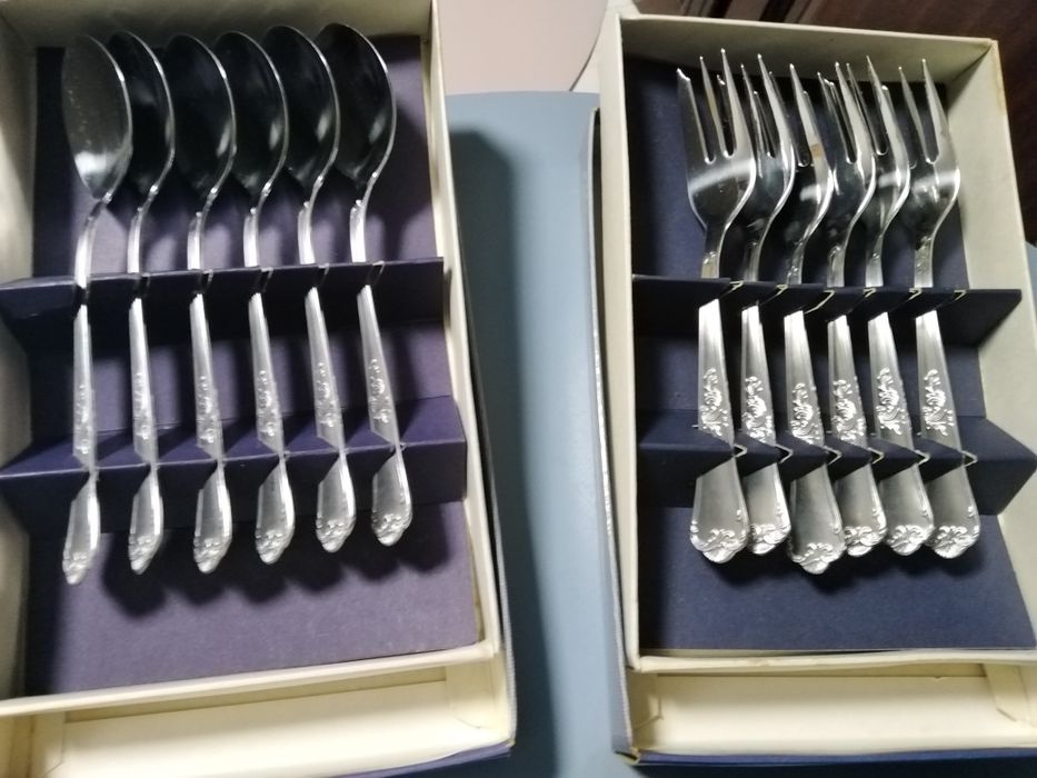 Conjunto de 12 Colheres e 12 Garfos de Doce