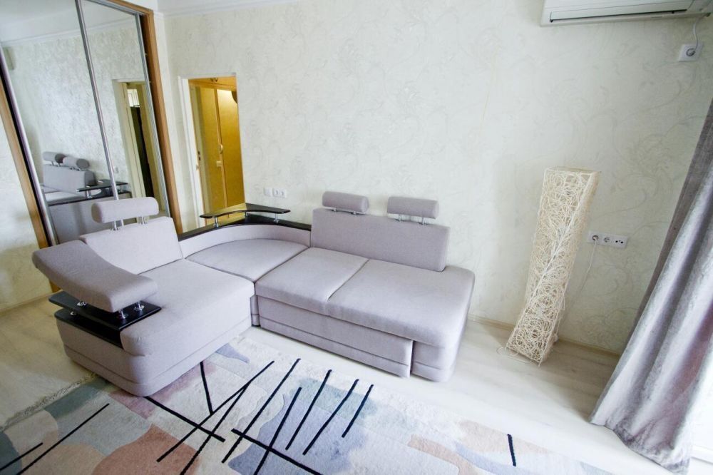 Посуточно квартира в центре! Дворец Украины. НСК ОЛИМПИЙСКИЙ