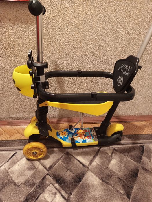 Дитячий самокат .
