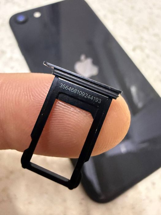 iPhone SE 2020 64 АКБ 100 новый заблокирован на запчасти