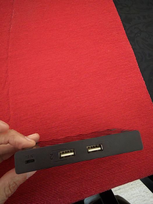 USB 2 in 4 out switch