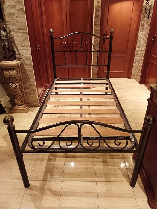 Cama de ferro medieval