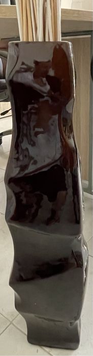 Vaso decorativo em cerâmica castanho escuro