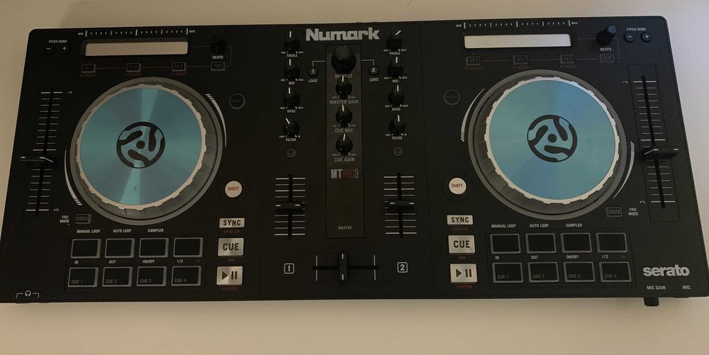 Mesa de DJ Numark Mixtrack Pro 3