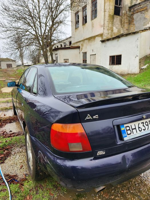 Ауді  а4 б5 в хорошому  стані