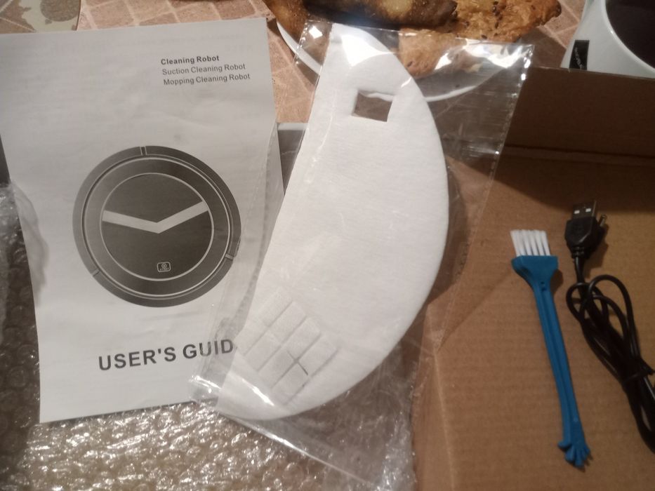 Робот пилосос...