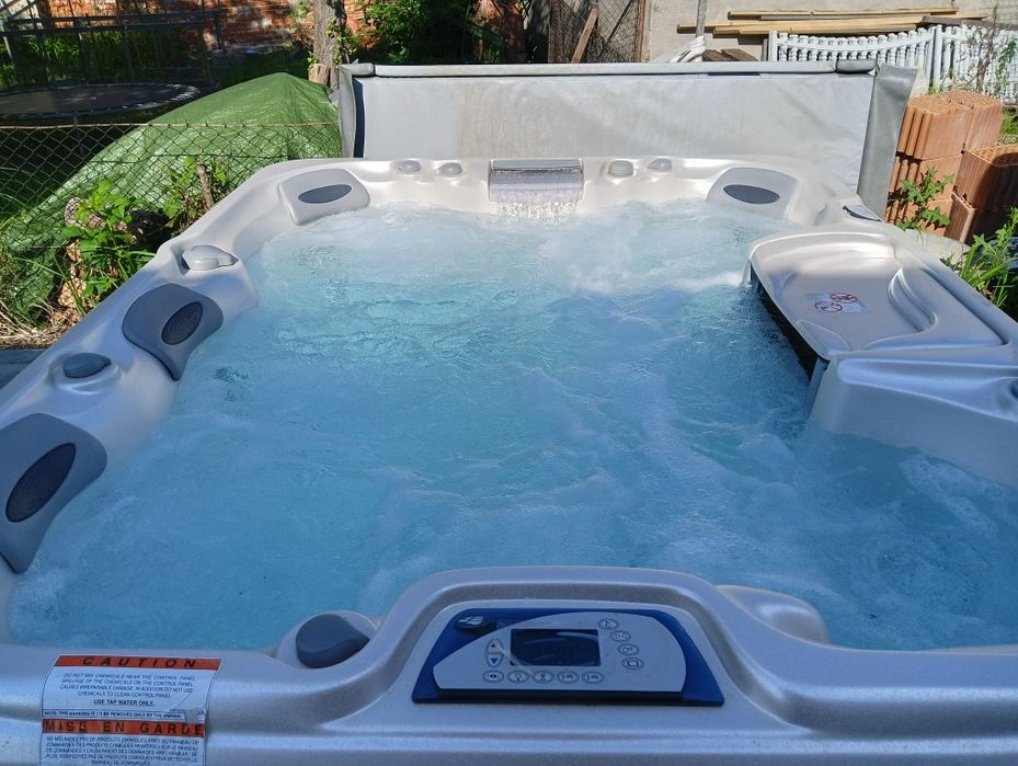 Jacuzzi ogrodowe Sundance Spas model MARIN