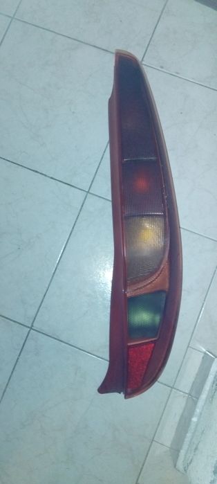 Farolim direito fiat punto 5 portas 99