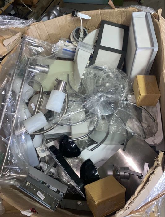 Varios candeeiros  de exposiçao