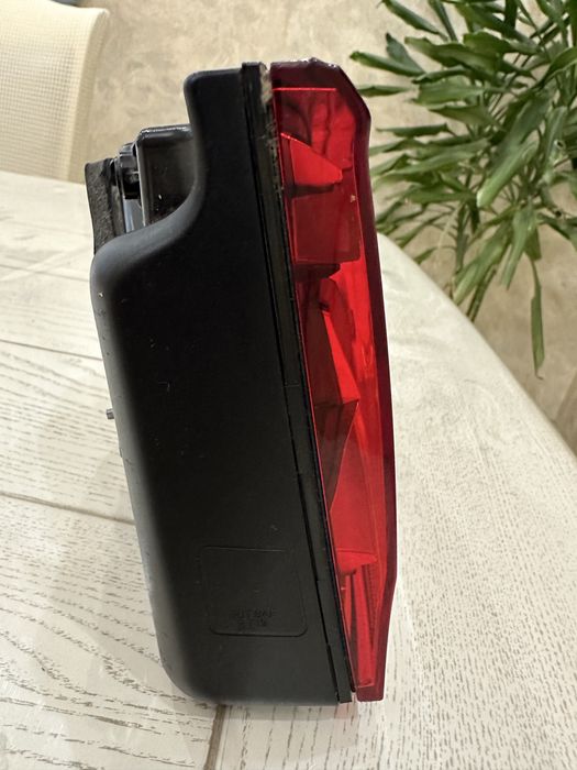 Продам задний стоп в крышку багажника vw Atlas 2021г