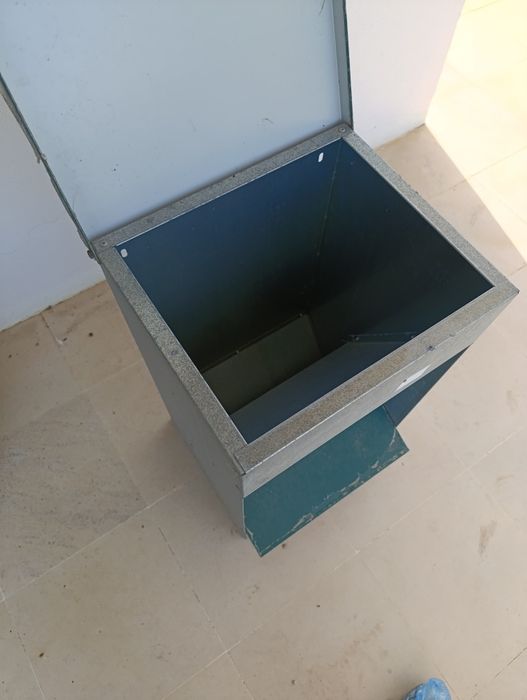Dispensador automático de ração para cães