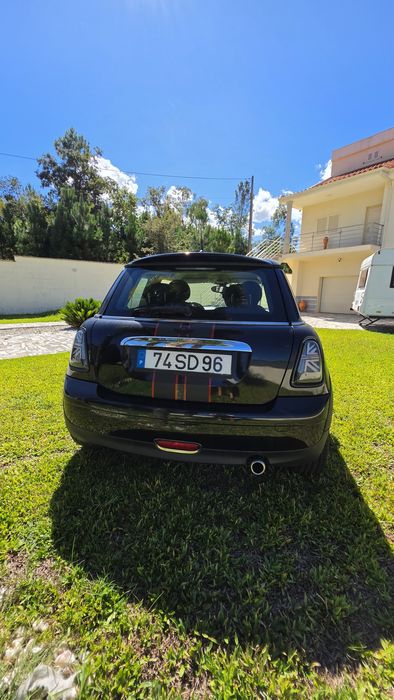 Mini Cooper one D 1.6 90cv 
Farolins traseiros modernos em Led.
Oleo e filtros mudados à 5000km.
Bancos aquecidos, volante multifunções