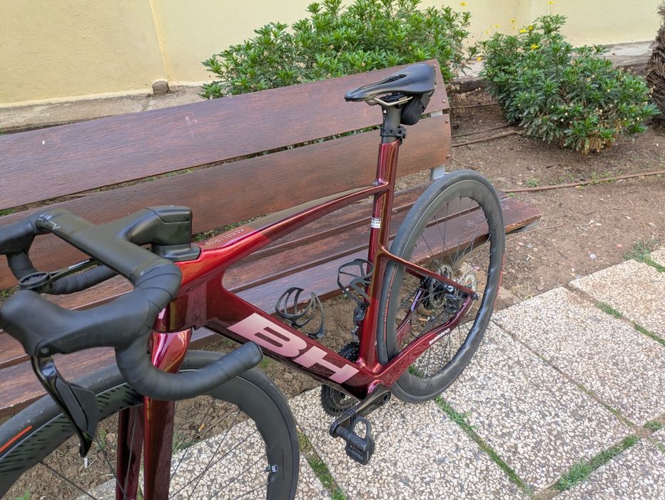 Bicicleta de estrada BH Aerolight Di2 carbono