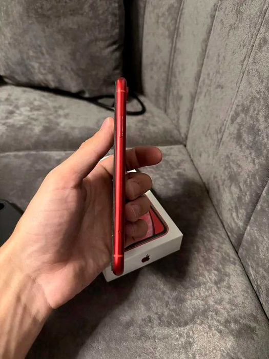 iPhone XR Product RED 100% батарея