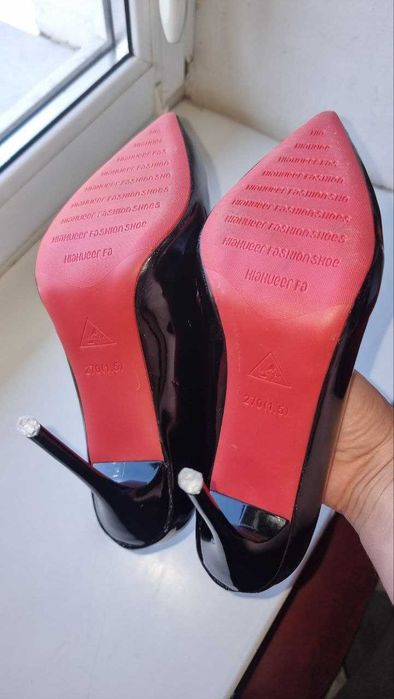Шикарные Черные Туфли с красной подошвой 43, реально 27,5 см.