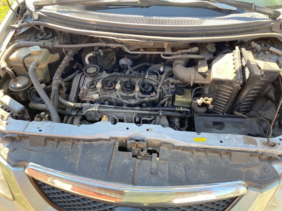 Срочно продам Mazda MPV 2.0л