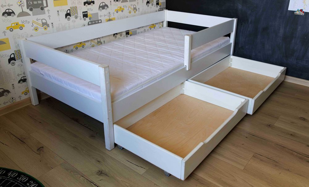 Łóżko dziecięce 90x180 z materacem, szufladami i barierkami.