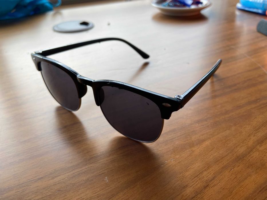 Óculos de sol pretos