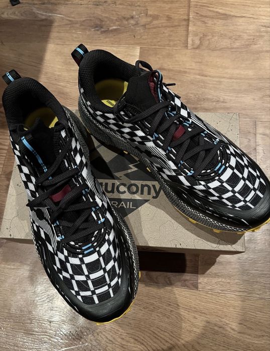 Продам кросівки.Розмір 40,40,5,43