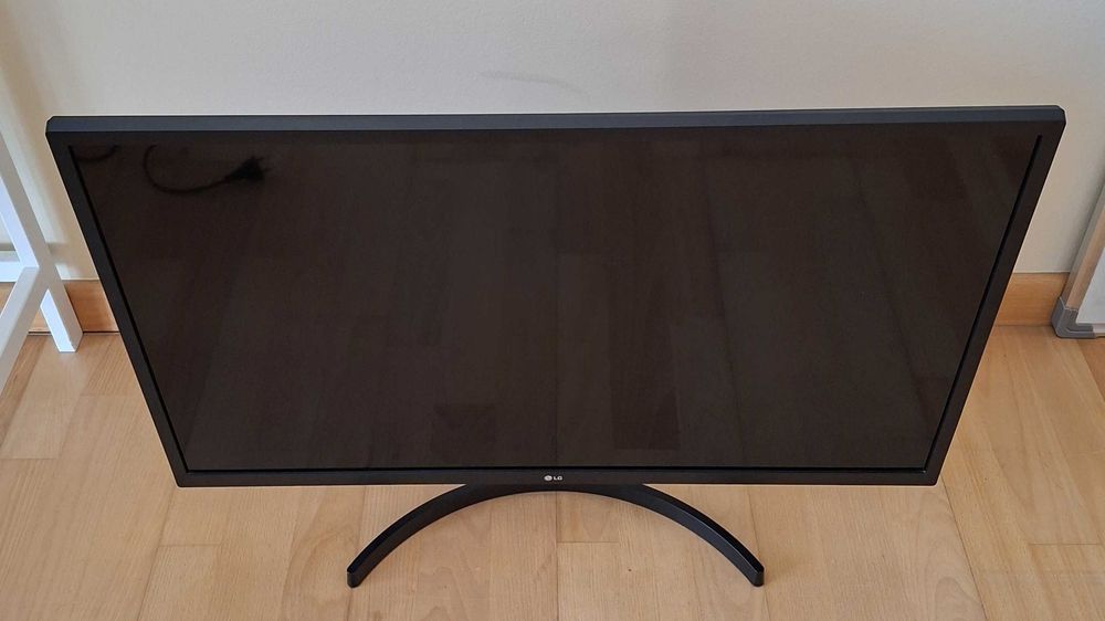 Monitor LG 32'' - Full HD - IPS com pouco uso Entregue na caixa