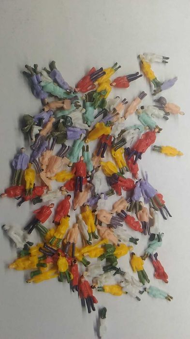 Фигурки людей дшя макетов 100шт 1:87 для пико piko