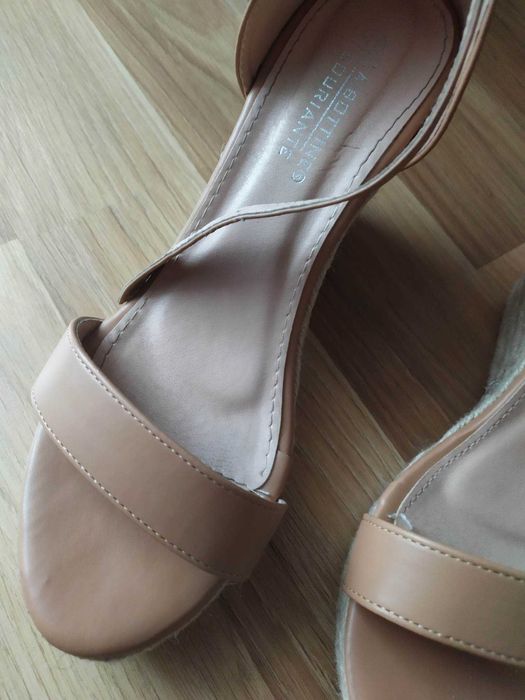 Sandały na koturnie Espadryle Camel 41
