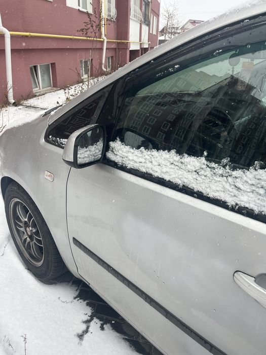 Ford C-max автомобіль