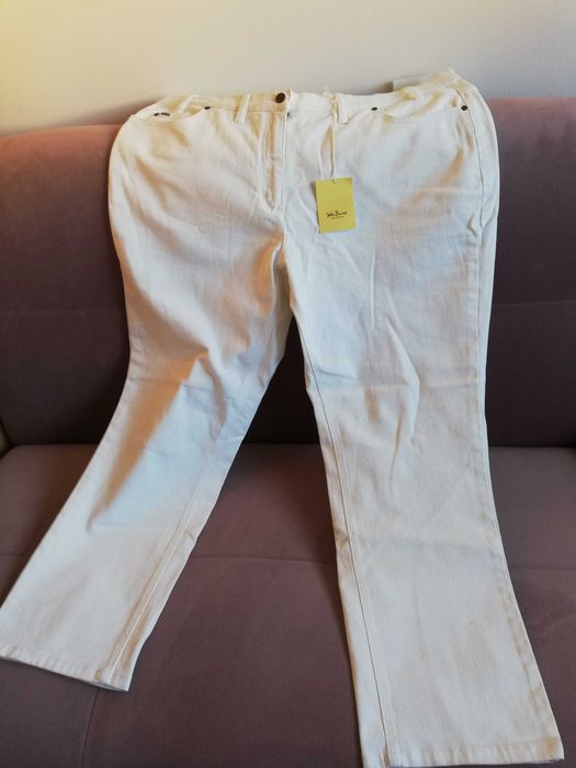 jeansy roz . 52 białe