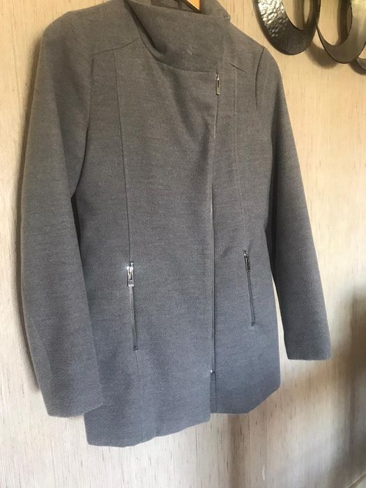 Casaco comprido cinzento