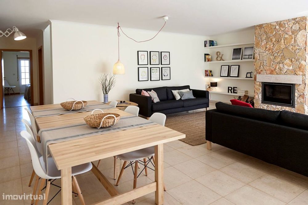 Moradia com  4 quartos  para arrendamento na Azoia.