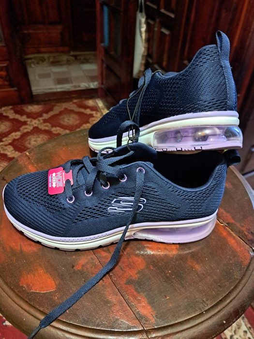 Продам кросівки жіночі сині