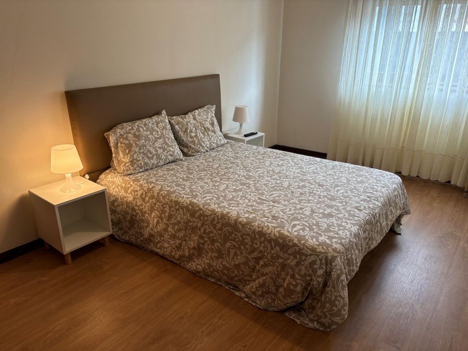 Quarto bastante espaçoso.