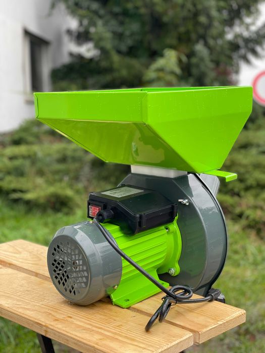 Кормоподрібнювач Млинок Корморізка Зерно 3.5 кВт Grosser GFG 3500 12л