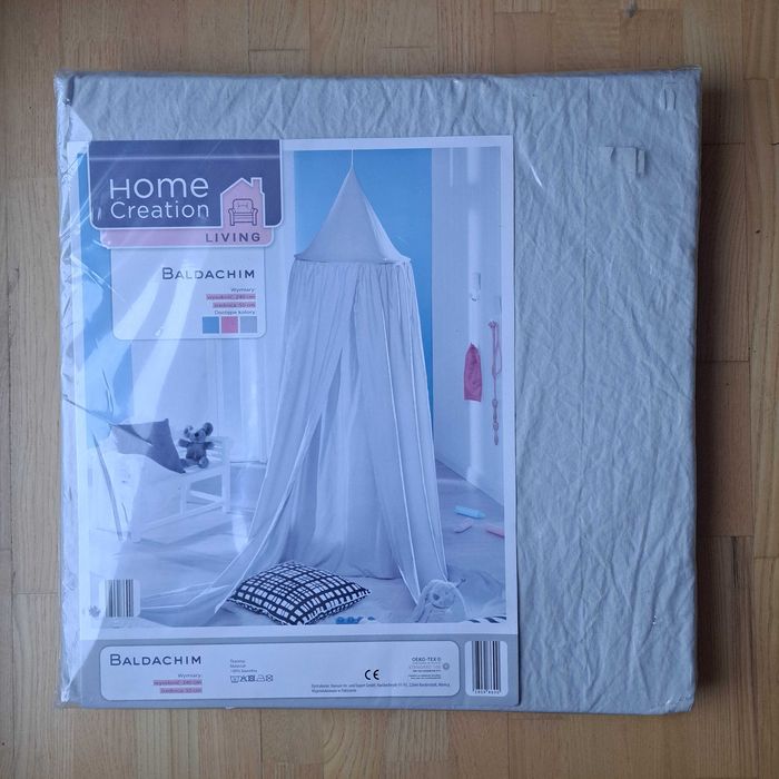 Baldachim wiszący nad łóżko