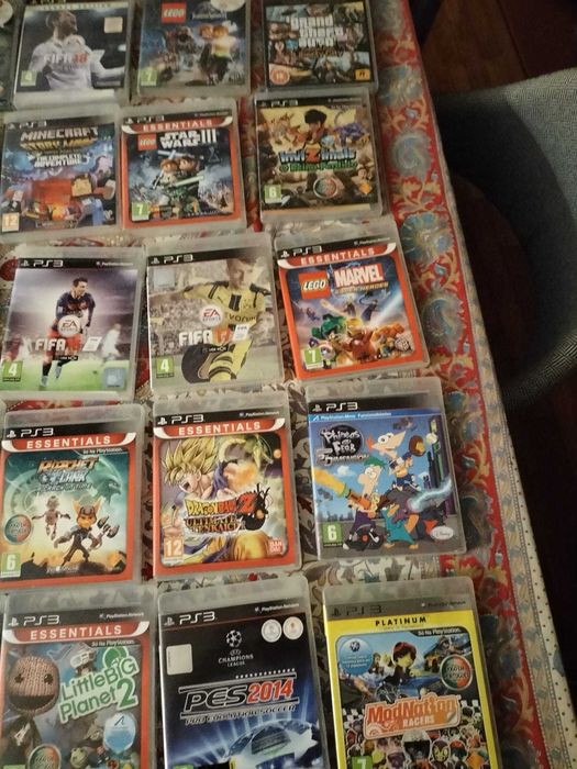 Pack : Play Station 3 (azul) 500gb + 5 comandos + 28 jogos originais